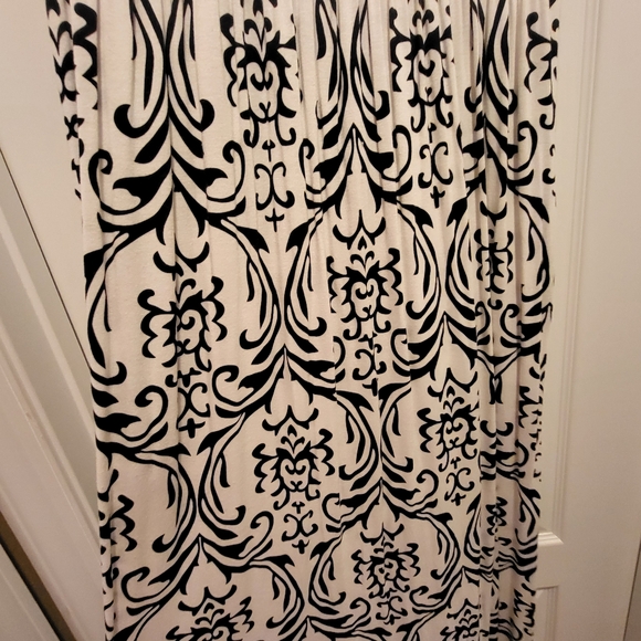 Black & White Maxi Dress - Picture 2 of 4